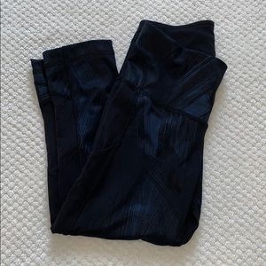 Black/navy lululemon crops